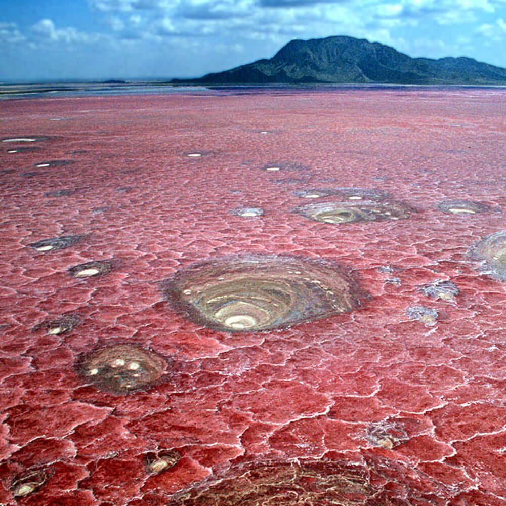 bright red lake natron